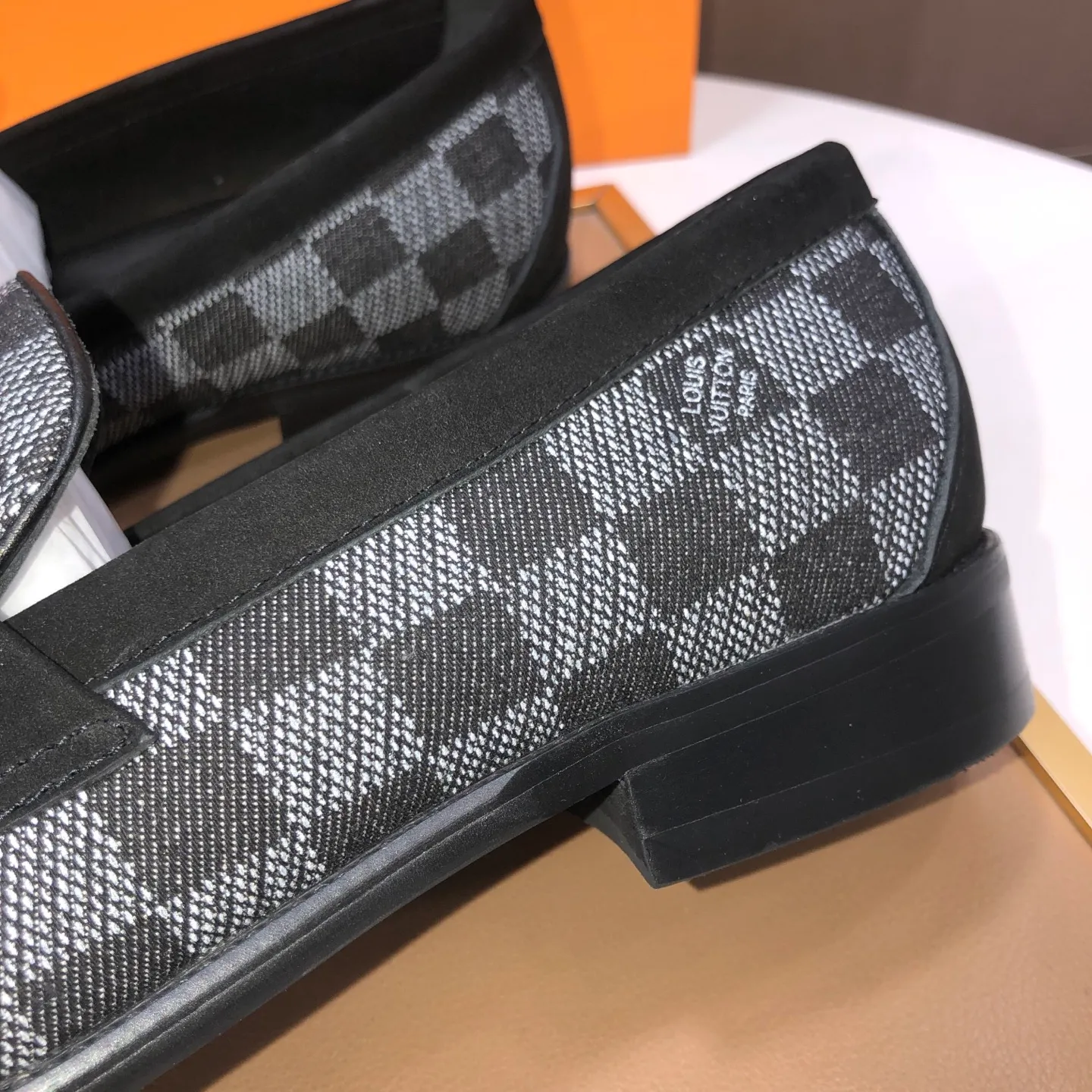 Men's men's shoes💰540💰[LV] (original single cowhide lining)🍀LV's latest genuine leather business suit shoes are available on the official website at the same time. The first-layer cowhide imported from Italy is made of heavy gold, and the official website has a 1:1 rubber outsole. Versatile to wear, high-end without losing class, and the color combination is extraordinary. This four-season style is alluring when worn on your feet, showing off your big-name flair. Standard code 38-45 (45 customized)